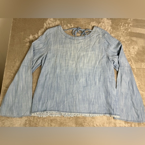 Anthropologie Cloth & Stone Chambray Top Size Large Button-Back Bell Sleeve - Picture 8 of 13
